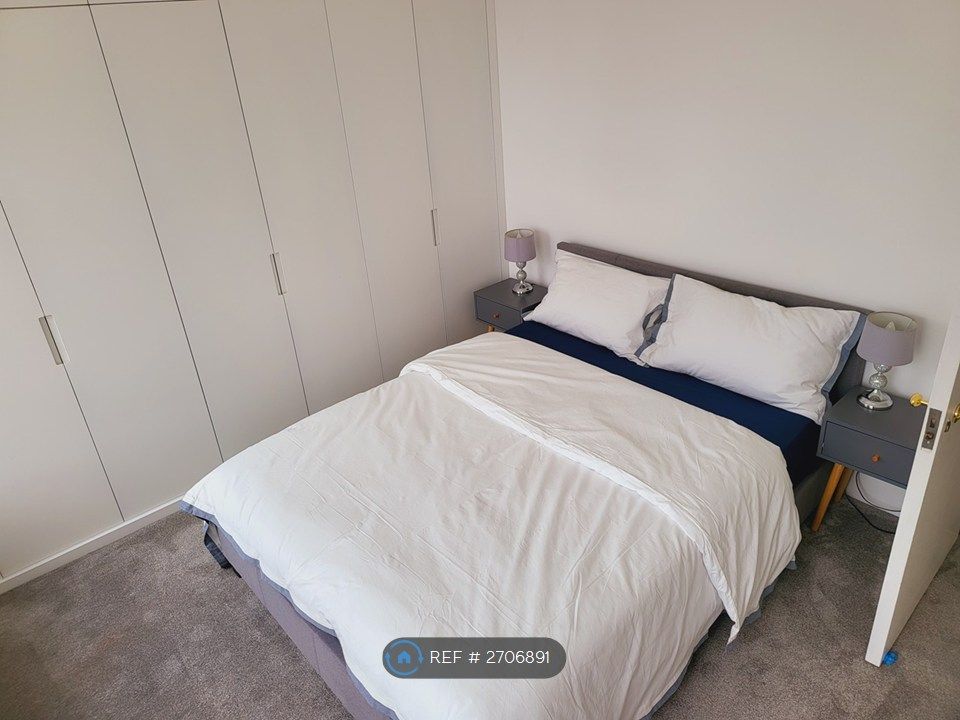 Property photo 3 of 12 2 Bedroom Brompton Road