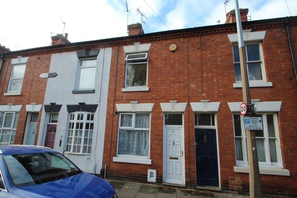 Property photo 1 of 8