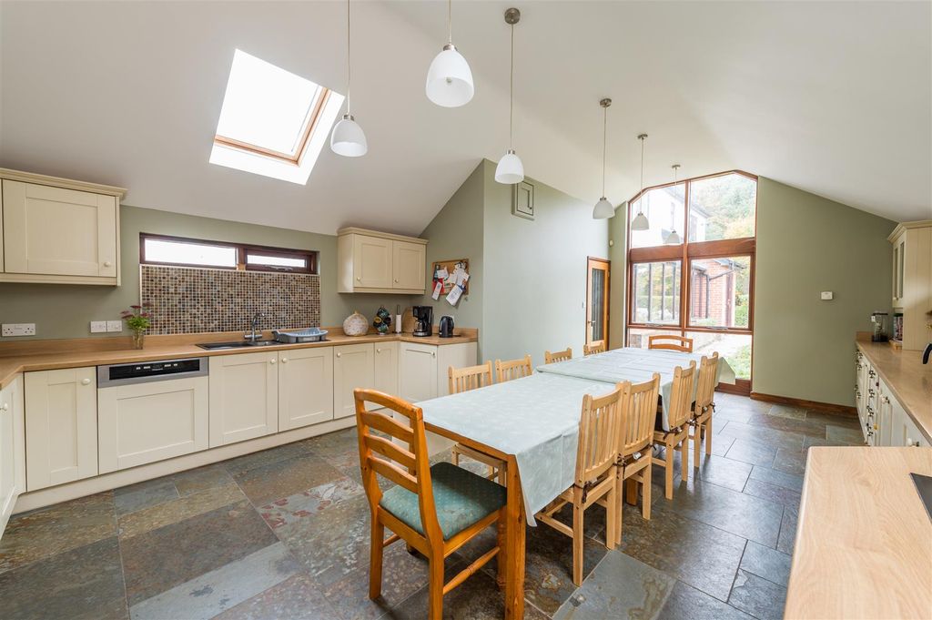 Property photo 2 of 26