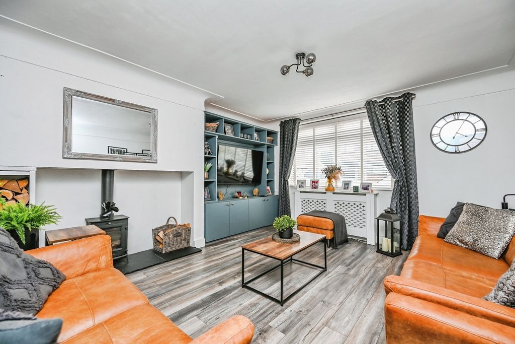 Property photo 2 of 17 Photo