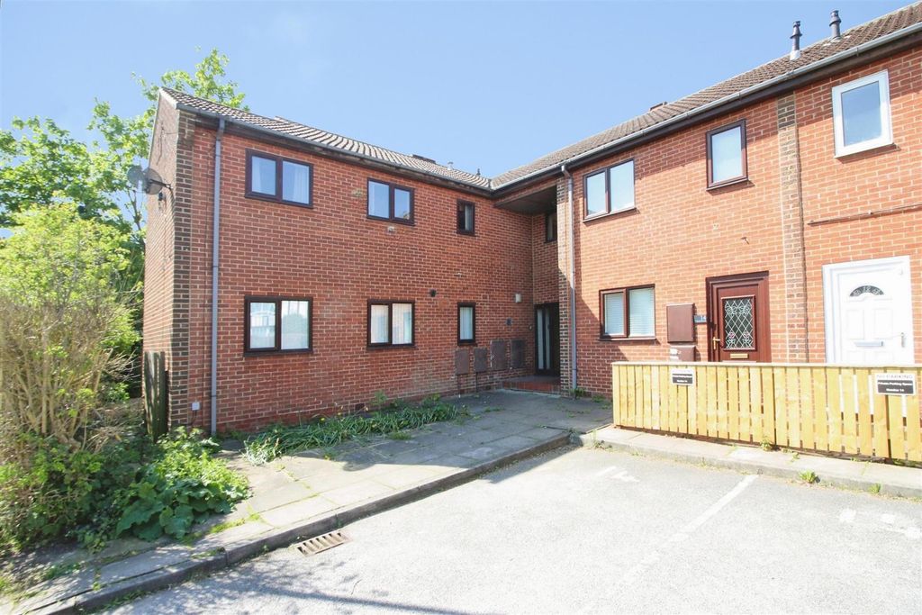 Property photo 1 of 11 Outside