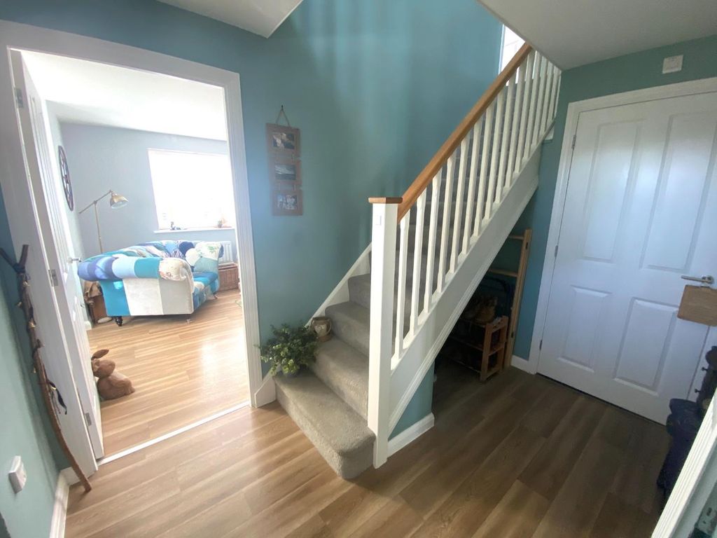 Property photo 2 of 24 Entrance Hall.Jpg