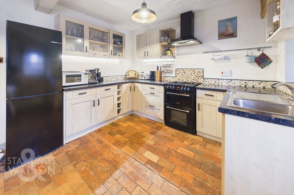 Property photo 2 of 19