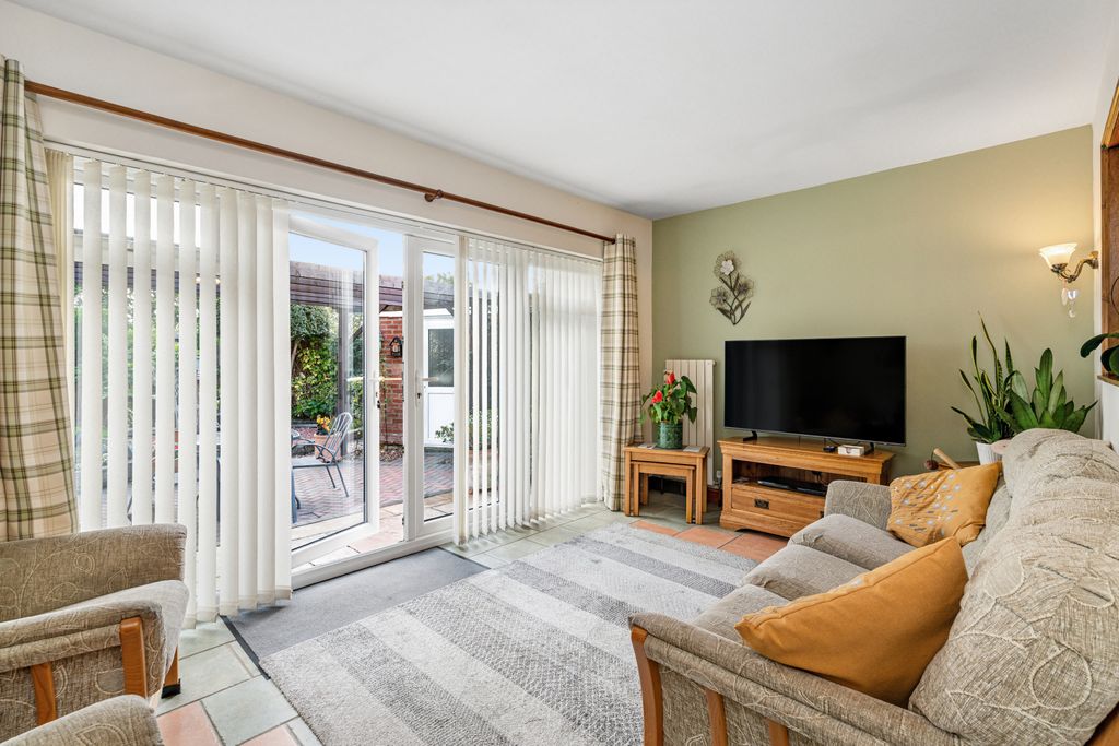 Property photo 2 of 33 Garden Room