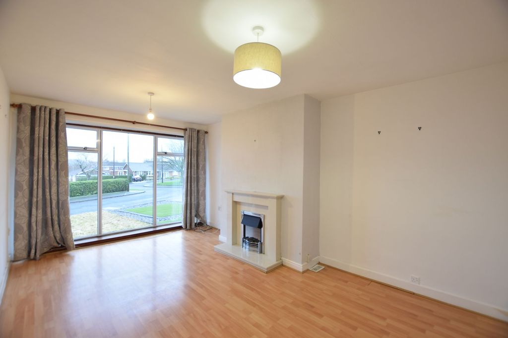 Property photo 3 of 7 Living Room