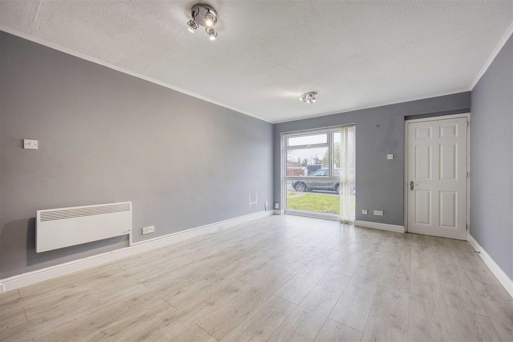 Property photo 2 of 11 Living Room