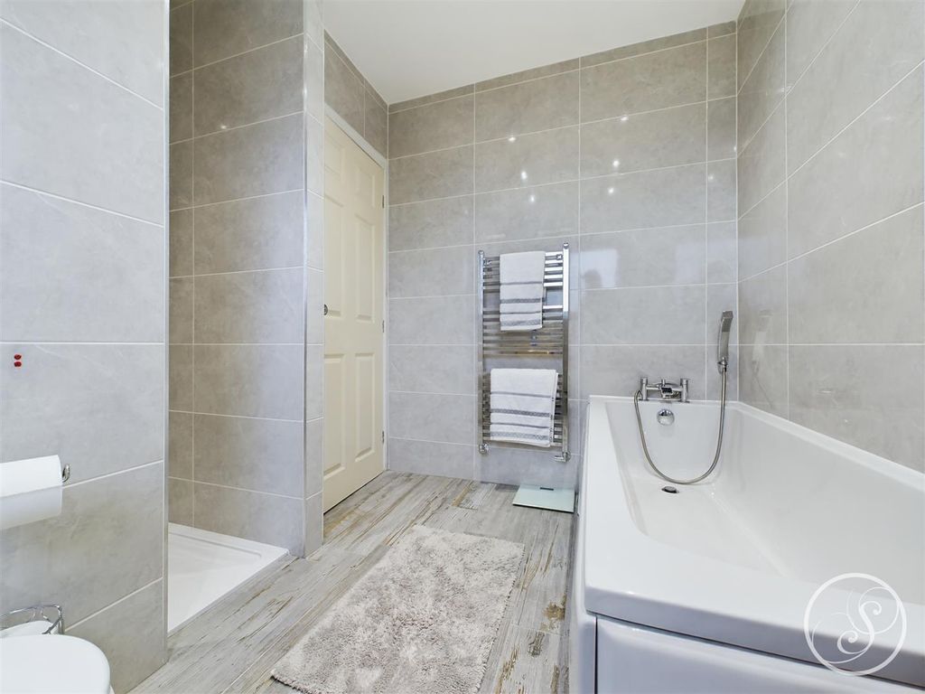 Property photo 3 of 30 Bathroom