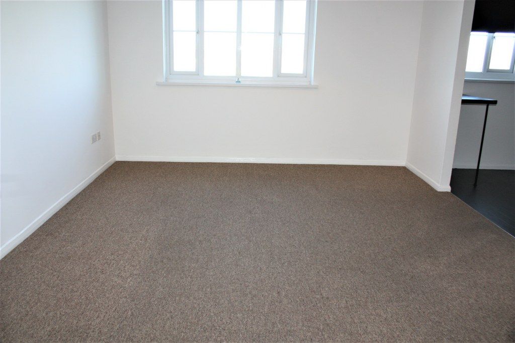 Property photo 2 of 8 Lounge