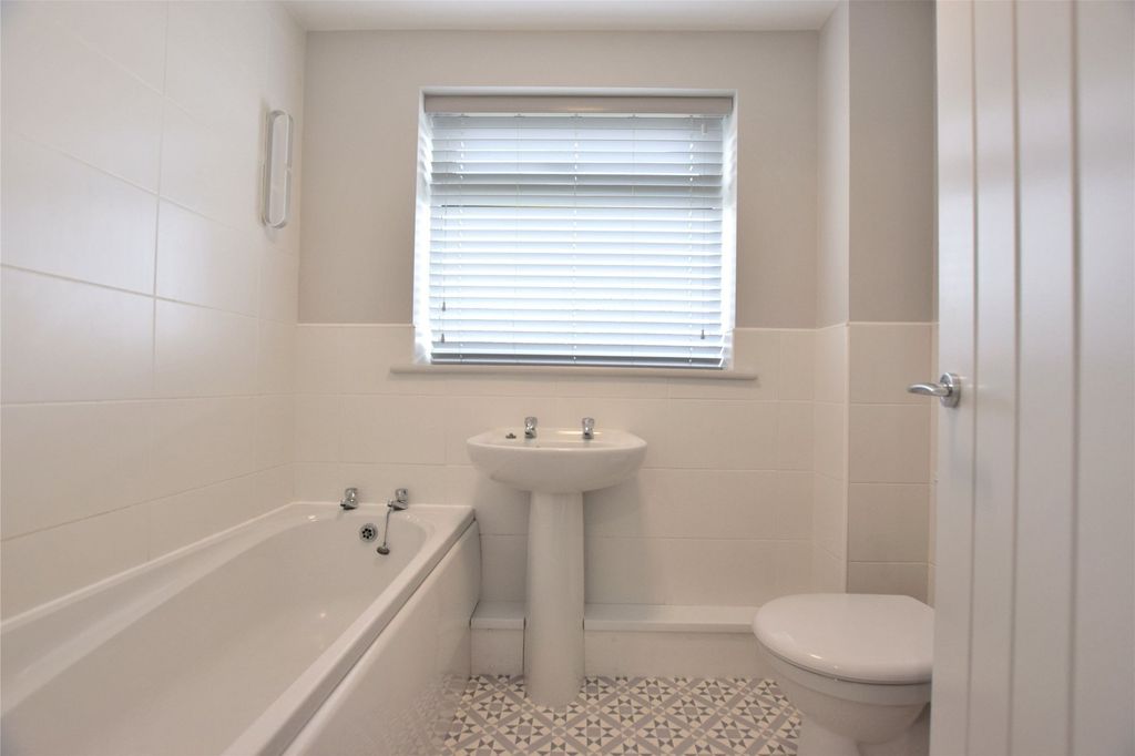 Property photo 3 of 9 Bathroom