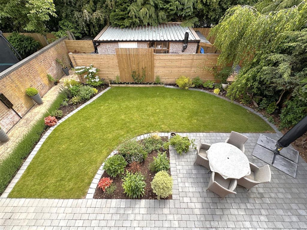 Property photo 3 of 24 Lovely Landscaped Garden 246