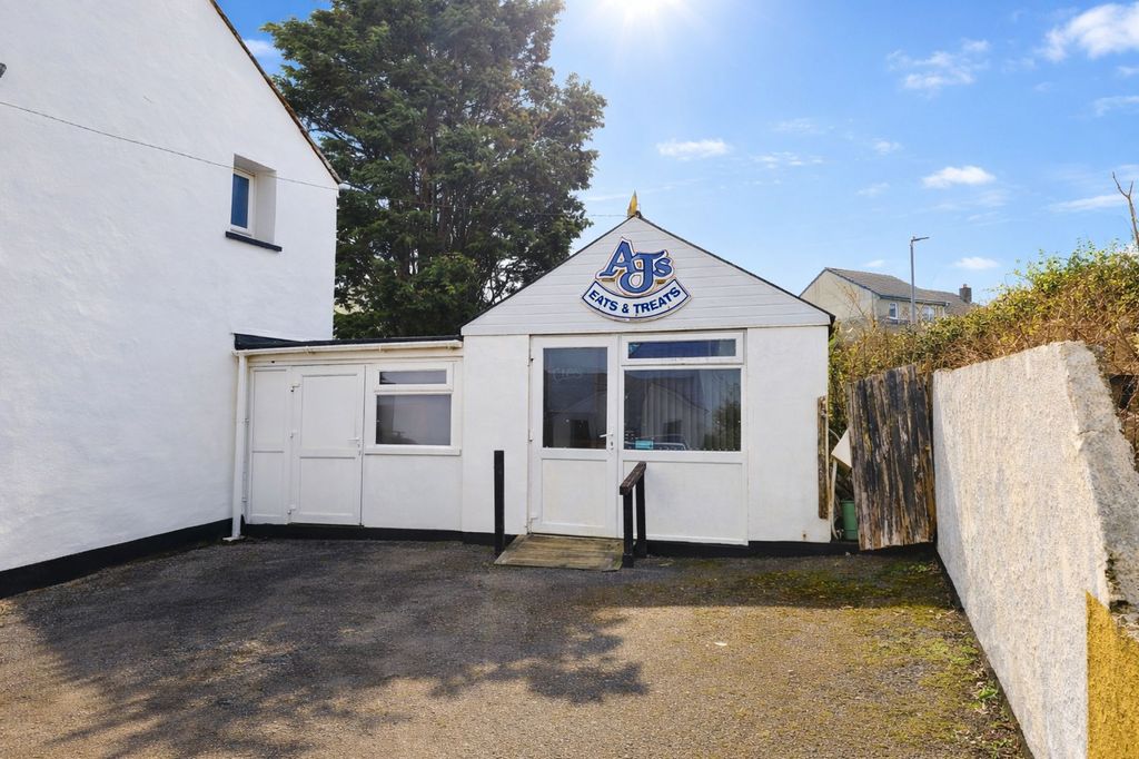 Property photo 1 of 3 External