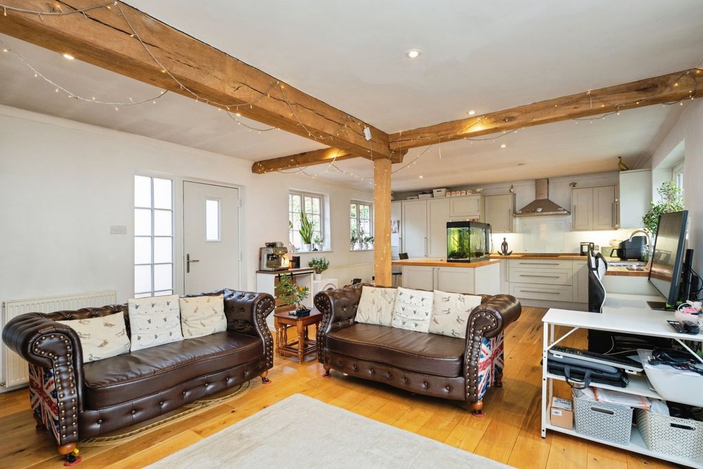 Property photo 3 of 19 Photo