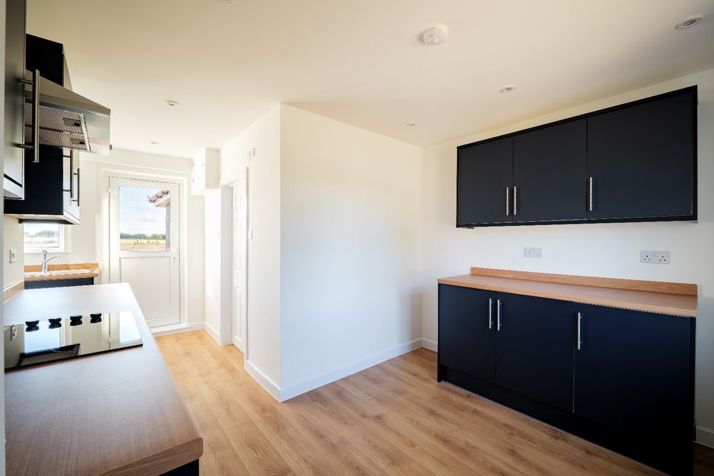 Property photo 3 of 22 5469385