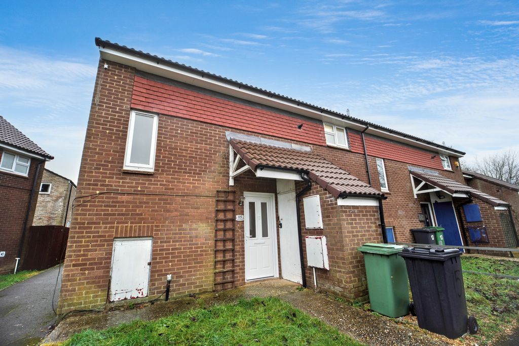 Property photo 1 of 21 15 Dankworth Road, Basingstoke, Hampshire Rg22 4Lj