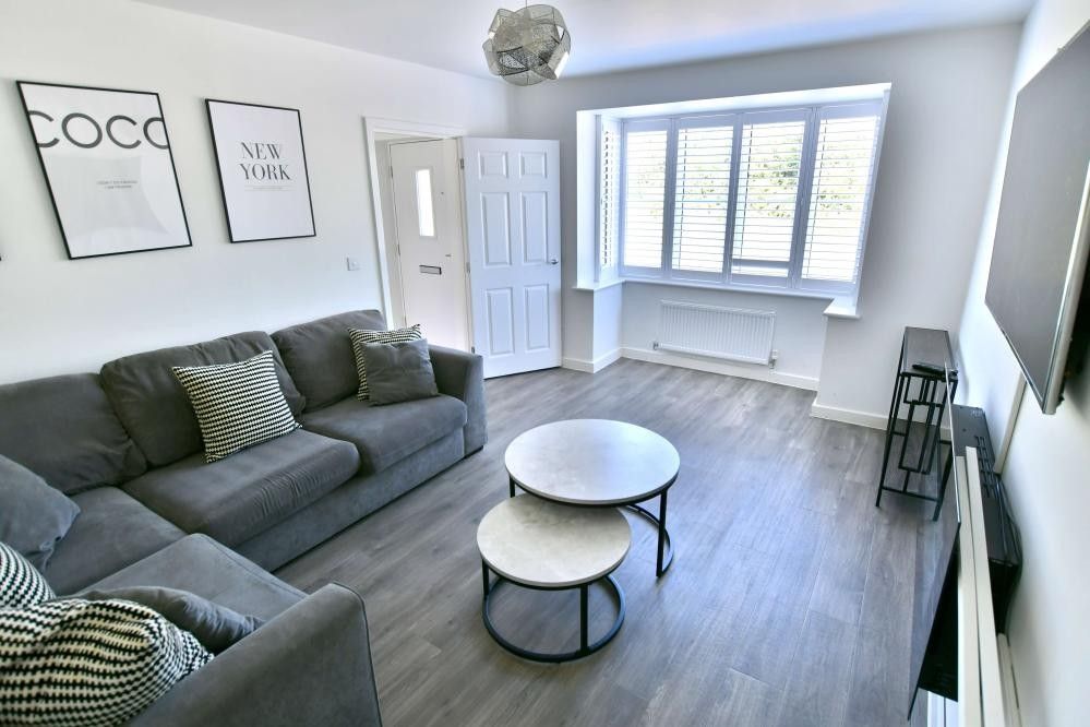 Property photo 1 of 15 Lounge