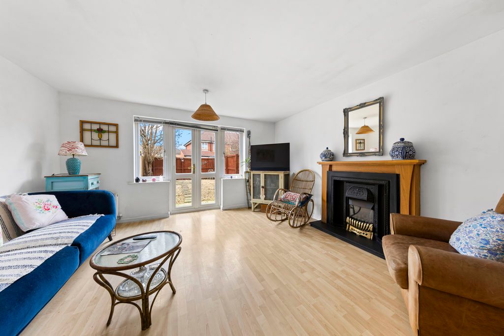 Property photo 3 of 21 Living Room