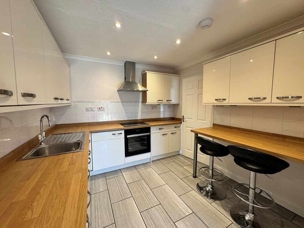 Property photo 2 of 23