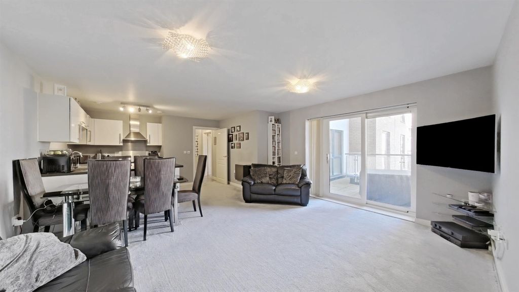 Property photo 2 of 17 Kitchen/Lounge/Diner