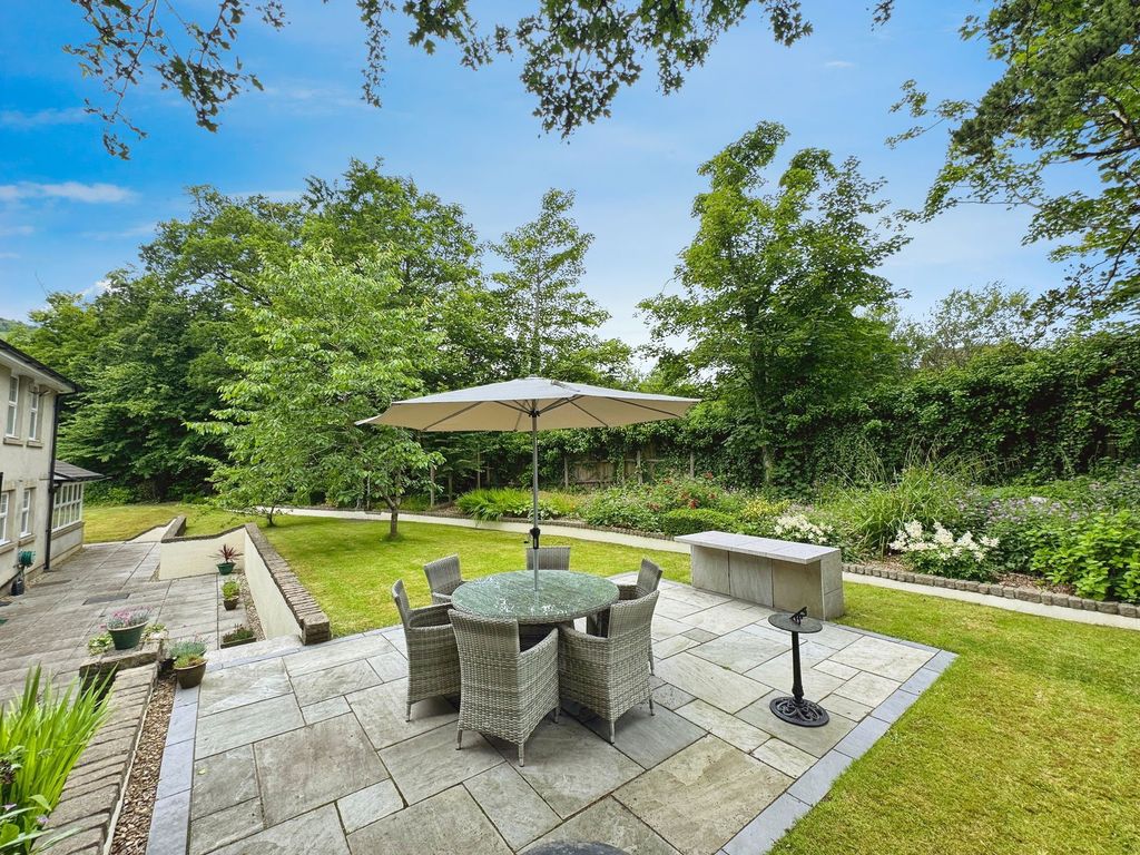 Property photo 2 of 33