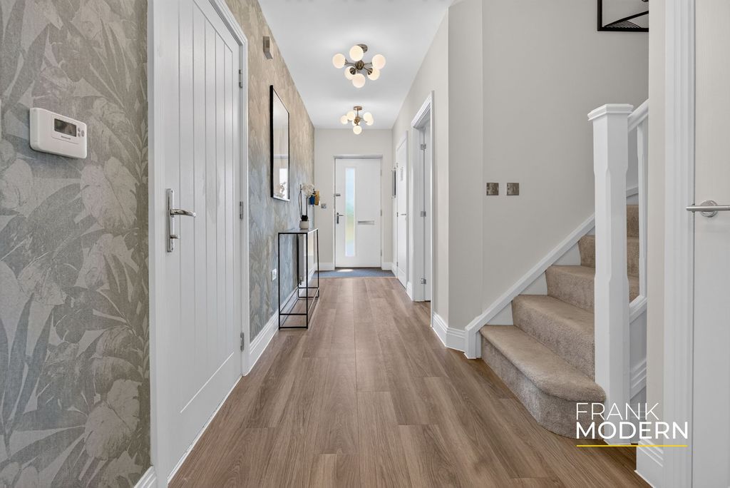 Property photo 2 of 36 Entrance Hall