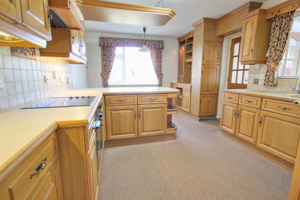 Property photo 3 of 21 Img_0028-Img_0030_Lzn.Jpg