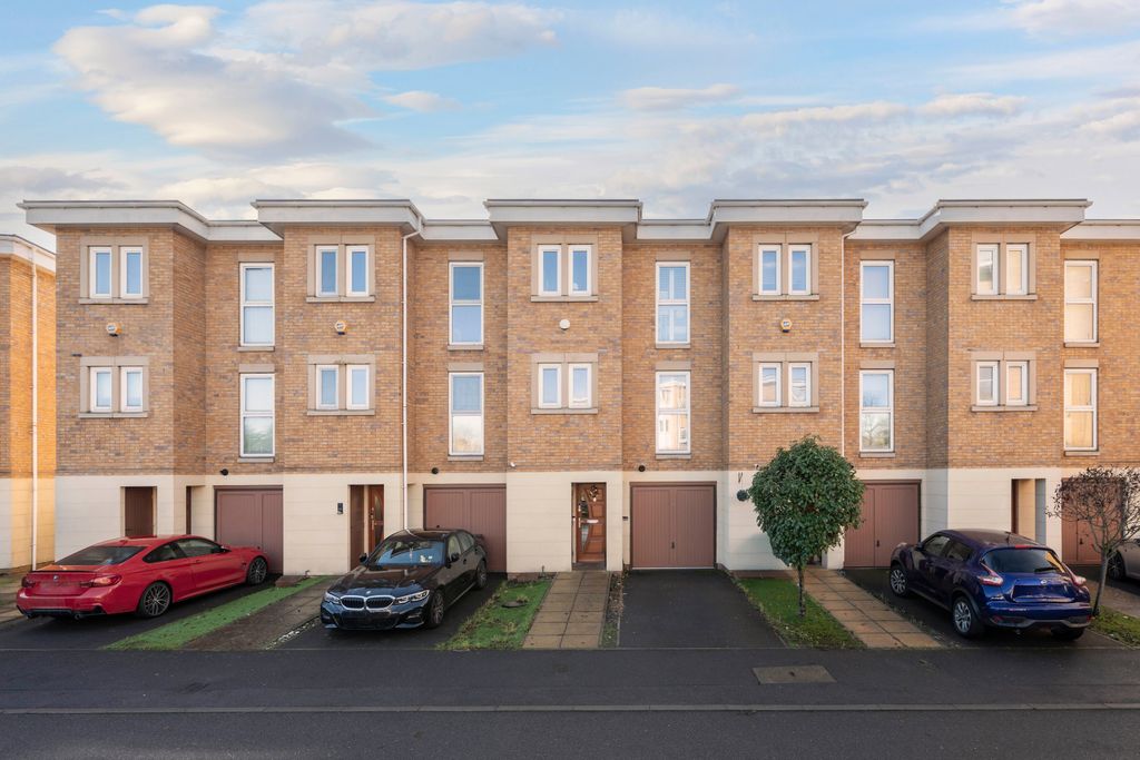 Property photo 2 of 24