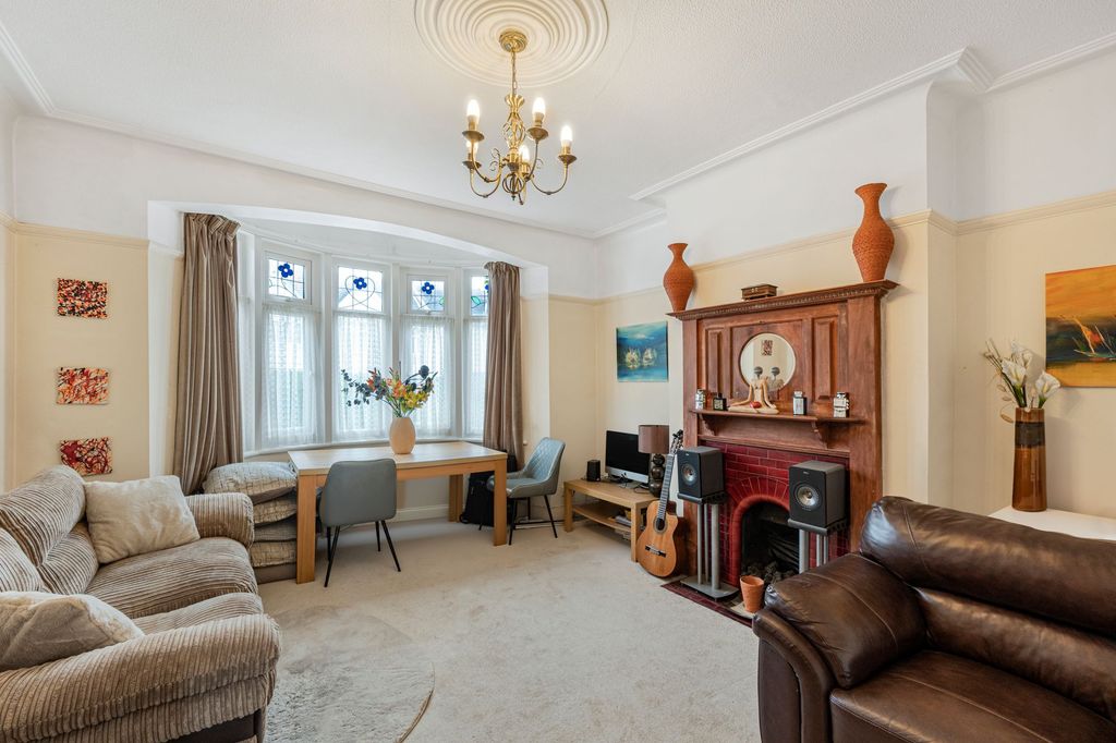 Property photo 2 of 11