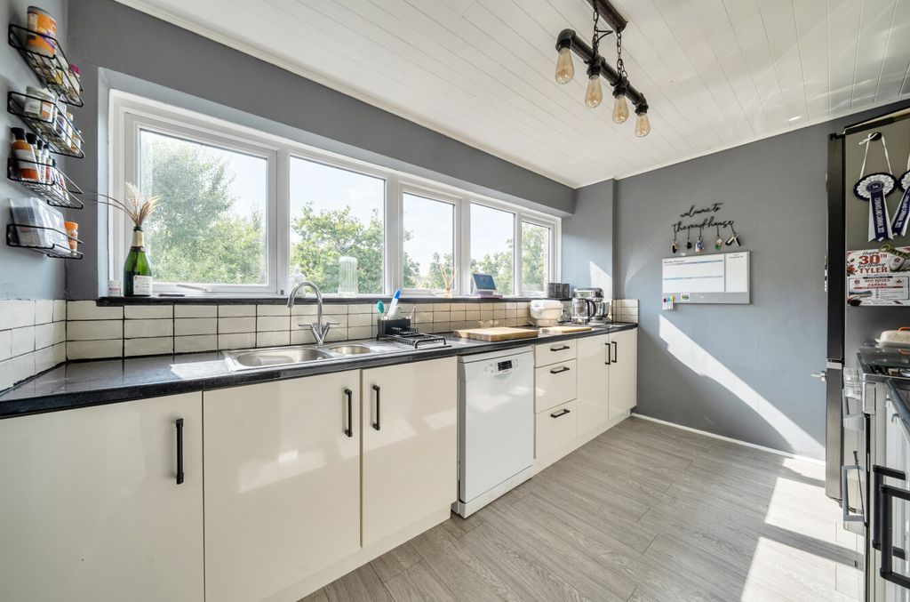 Property photo 3 of 23 1485876-12-6A4Fcf...