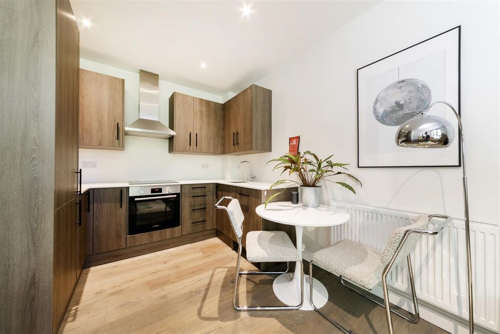 Property photo 3 of 9 F2 Parkview -5.Jpg