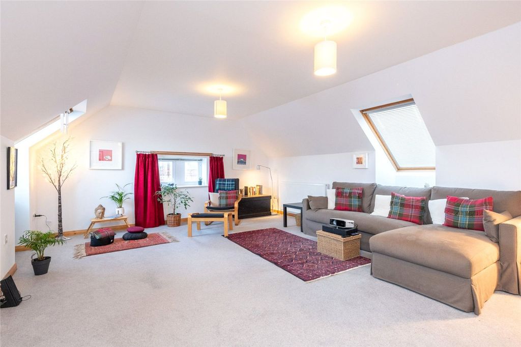 Property photo 3 of 21 Sitting Room