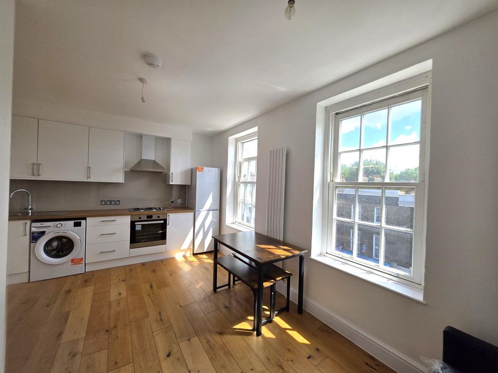 Property photo 3 of 11 Kitchen