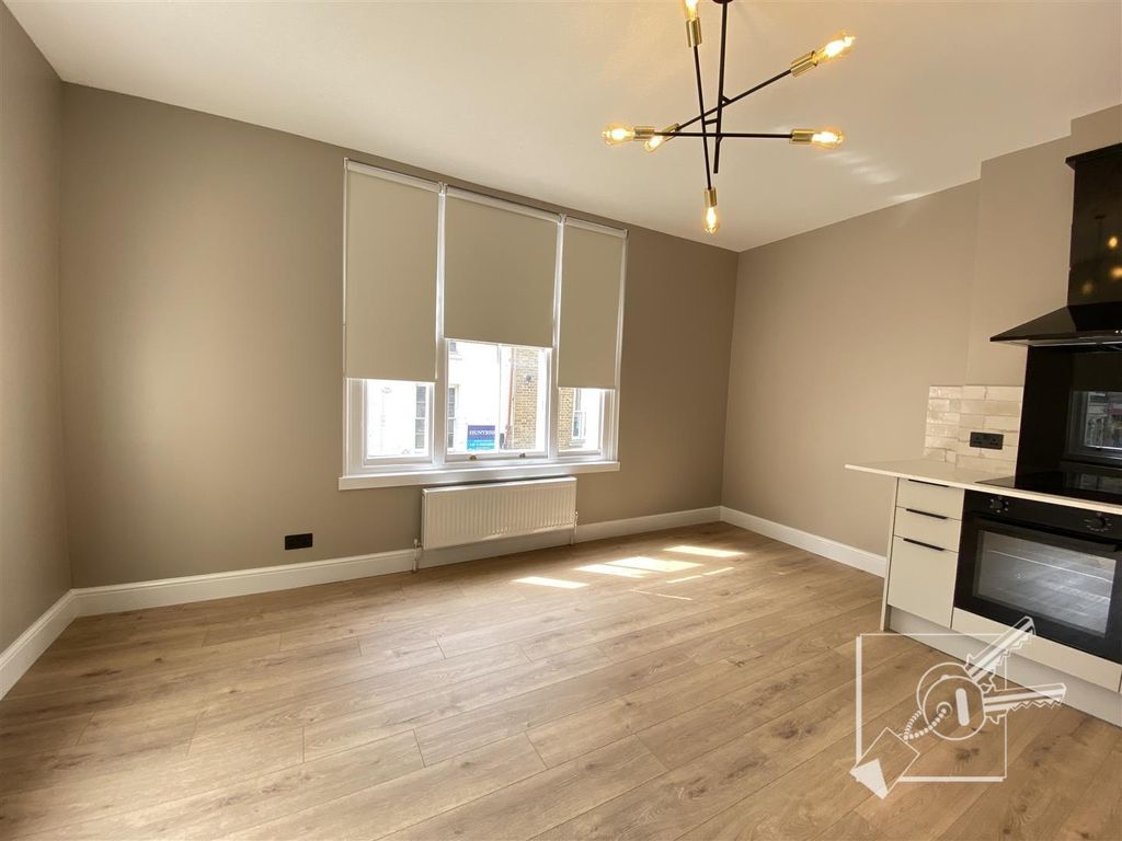 Property photo 3 of 10 Living Area/ Kitchen