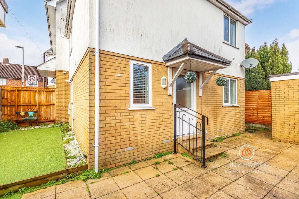 Property photo 1 of 27