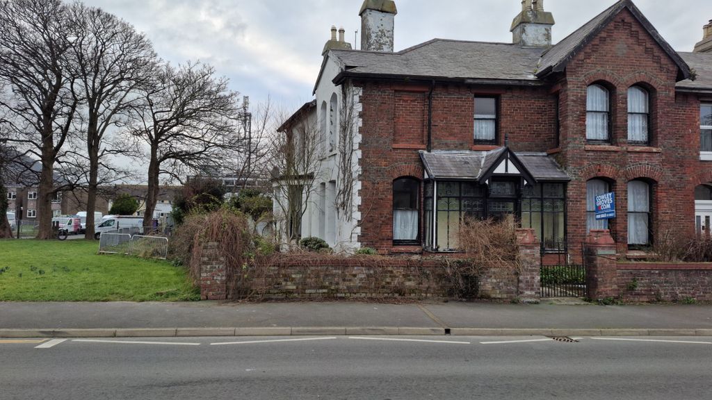 Property photo 2 of 18