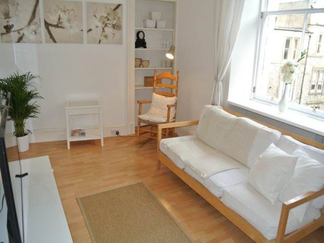 Property photo 3 of 11 Living Room