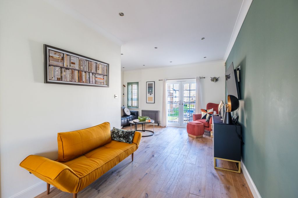 Property photo 2 of 31