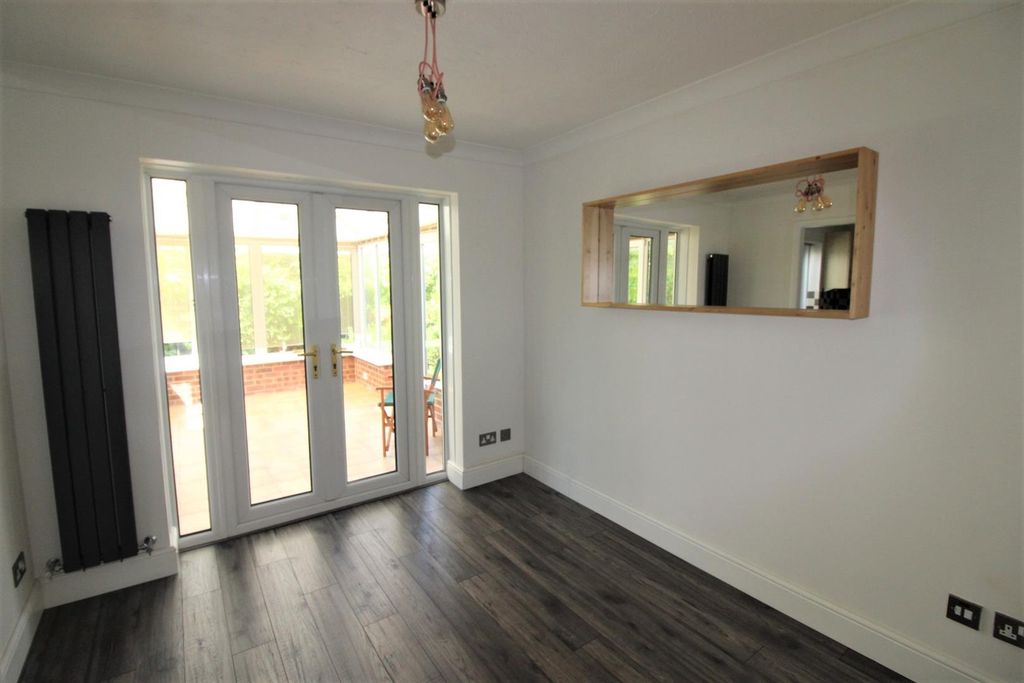 Property photo 3 of 13 Diner.Jpg