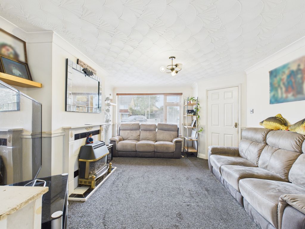 Property photo 2 of 16 Lounge