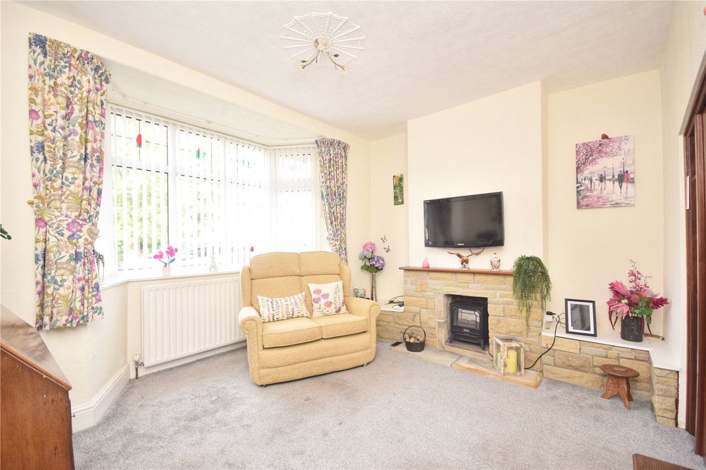 Property photo 3 of 19 Sitting Room