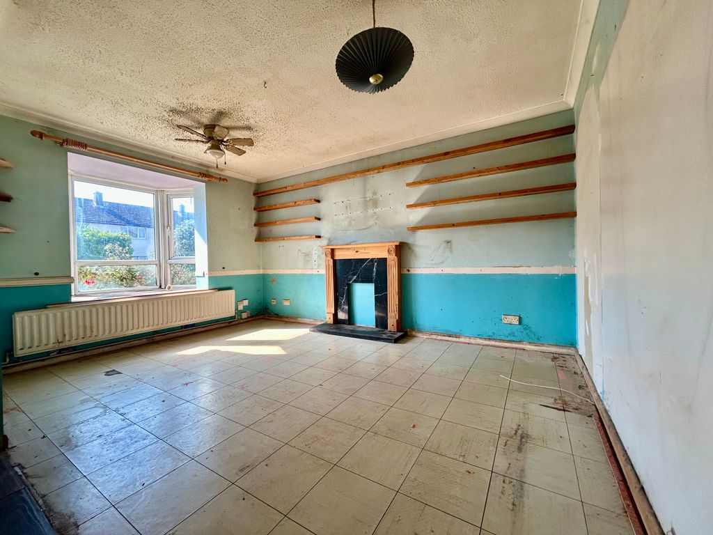 Property photo 2 of 10 Living Room