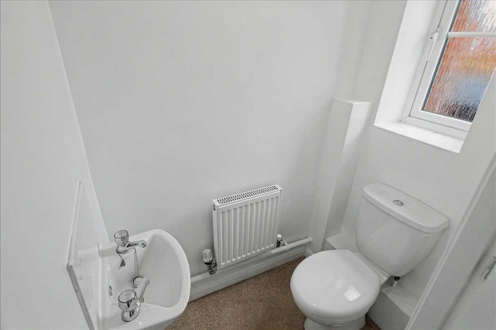 Property photo 3 of 18 Cloaks/WC