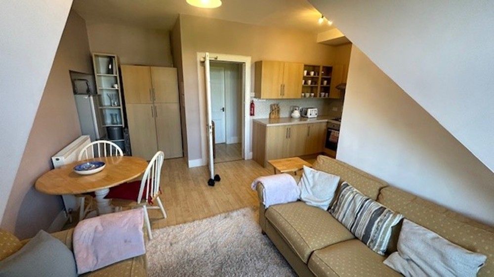 Property photo 2 of 16 Lounge
