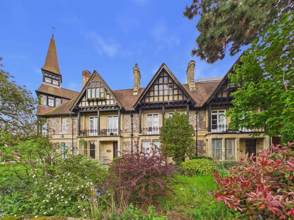 Property photo 1 of 9 Giraffe360-Still009