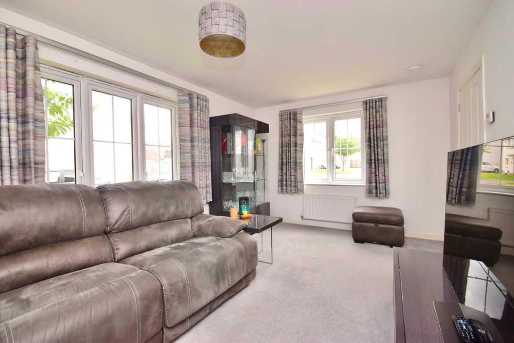 Property photo 2 of 31