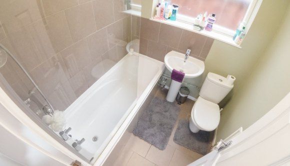 Property photo 3 of 7 Bathroom 1