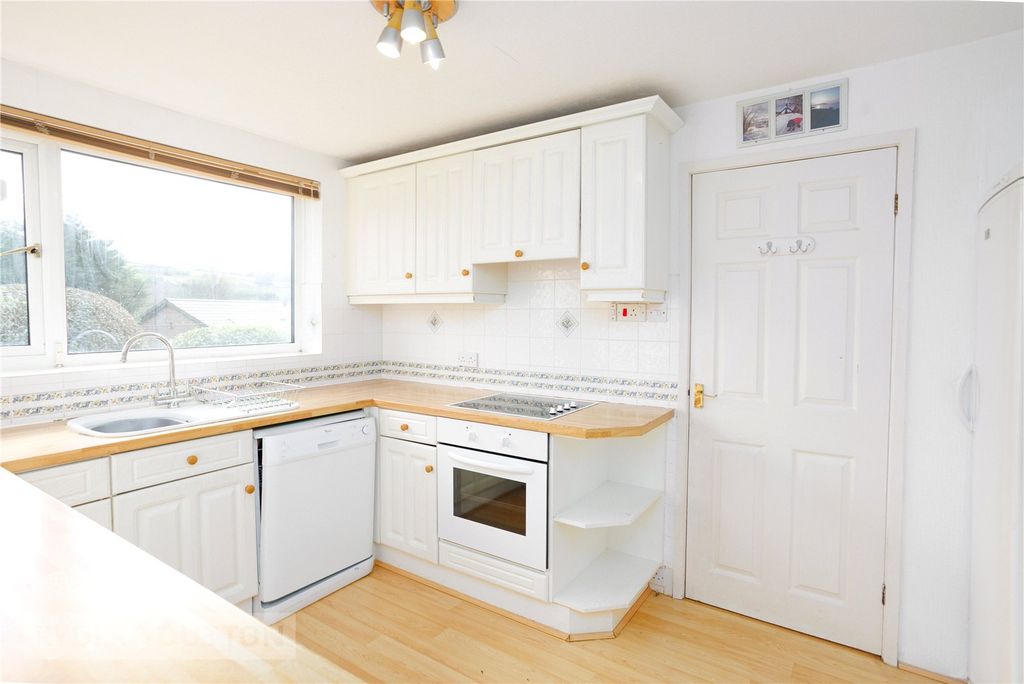 Property photo 3 of 22 Kitchen