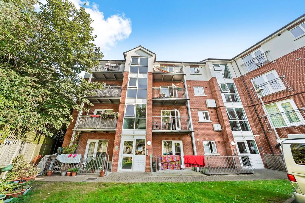 Property photo 1 of 9