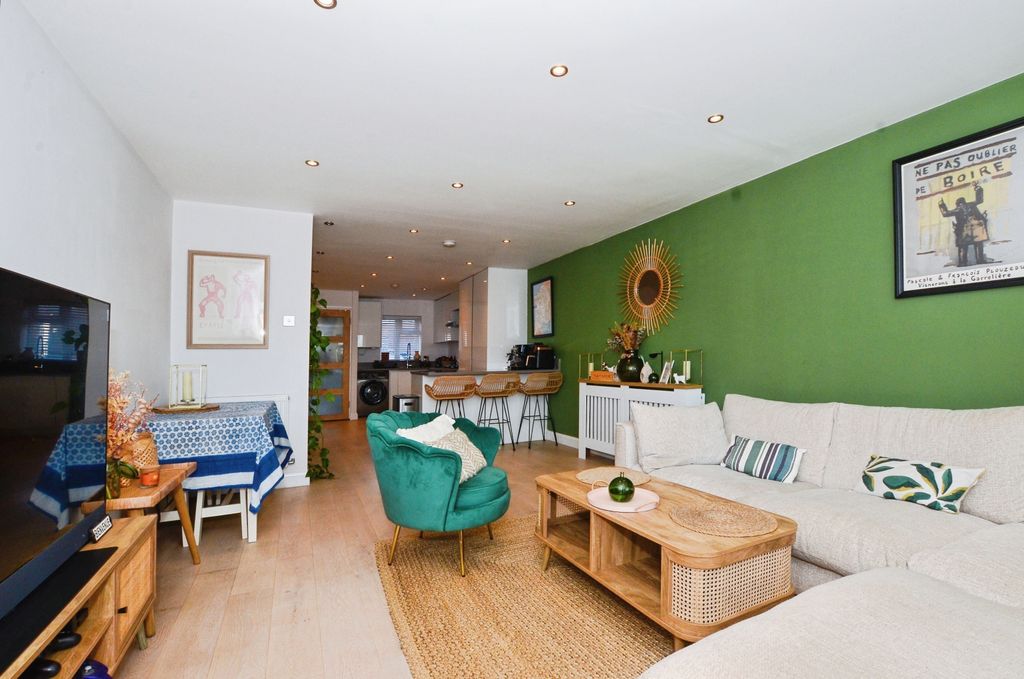 Property photo 1 of 12 Dsc_6368