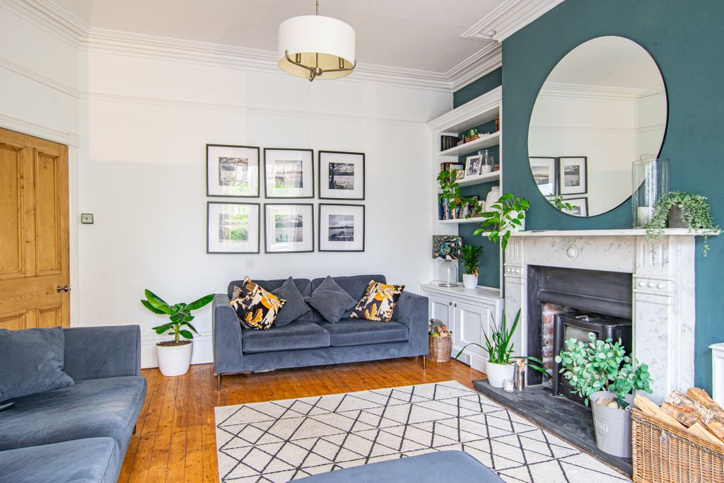 Property photo 3 of 39 Lounge2