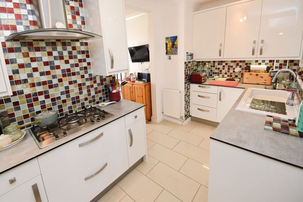 Property photo 3 of 16